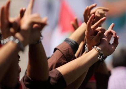 ثلاثة أسرى يواصلون اضرابهم عن الطعام احتجاجا على اعتقالهم الإداري