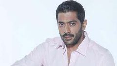 الفنان أحمد فلوكس يوجه رسالة مؤثرة لوالدته