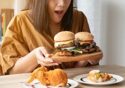 طرق بسيطة تمنع الإفراط في الأكل عند الشعور بالتوتر