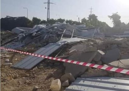 الاحتلال يهدم مبنى مركز "كوفيد 19" في الخليل