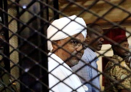 بدء محاكمة البشير وحلفائه على انقلاب 1989في السودان