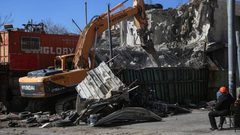 الخليل: الاحتلال يهدم مغسلة مركبات في بيت أمر