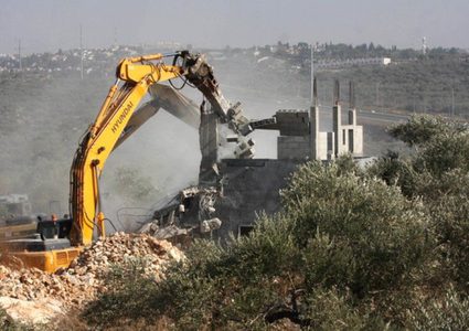 الاحتلال يهدم منزلا قيد الانشاء غرب سلفيت