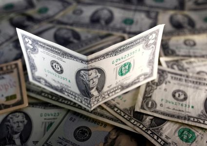 هيمنة الدولار على التجارة والتمويل خطر على الاقتصاد العالمي