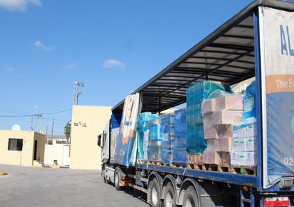 الحكومة: وصول 18 شحنة من المعدات والمستلزمات الطبية