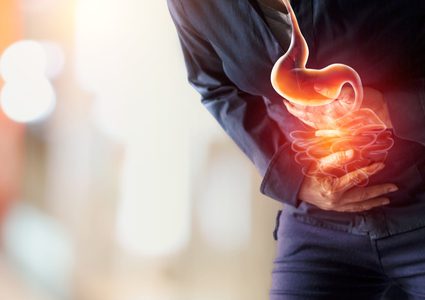 ما هي خطورة الشعور بألم المعدة بعد تناول الطعام ؟