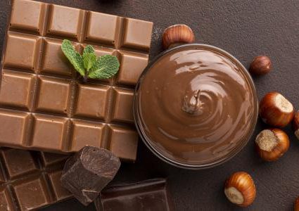 دراسة: تناول الشوكولاته يقلل خطر الإصابة بأمراض القلب