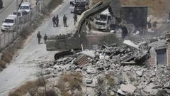 الاحتلال يخطر بهدم 3 منازل وبركسات غرب بيت لحم