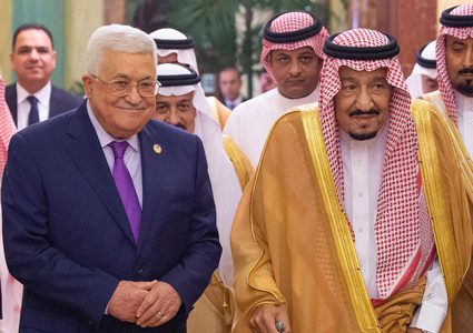 الرئيس عباس يهنئ خادم الحرمين الشريفين بنجاح العملية الجراحية