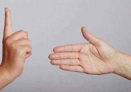 إنتهاء عادة المصافحة يمكن أن يجنب العالم الكثير من الأوبئة