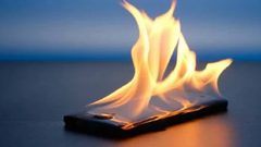 تحذير.. الشواحن السريعة قد تشعل النار في هاتفك