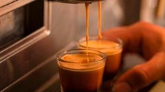 الكافيين الطبيعي والاصطناعي.. تأثيرات مختلفة على جسمك