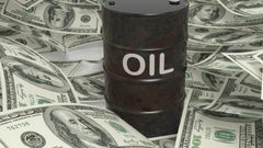 الدولار يدعم أسعار النفط
