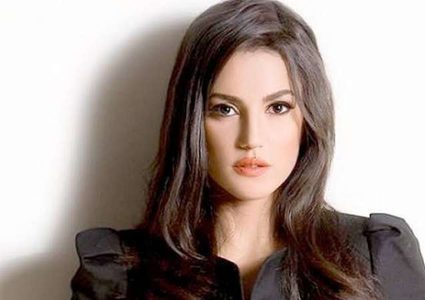 الفنانة التونسية درة توجه رسالة لجمهورها