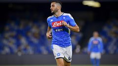 نابولي يعلن إصابة مانولاس قبيل مواجهة برشلونة