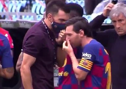 ميسي يطالب برشلونة بالتعاقد مع المدرب "العبقري المجنون"