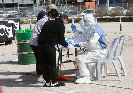 لجنة الوبائيات توصي باستمرار الإغلاق ومنع التنقل خلال العيد