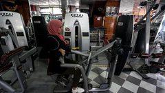 مدربة كمال الأجسام الفلسطينية شيرين العيلة 33 عاما الأولى في قطاع غزة