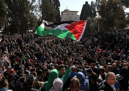 مسيرة اسناد للمحافظ غيث والعميد الفقيه والمعتقلين لدى الاحتلال