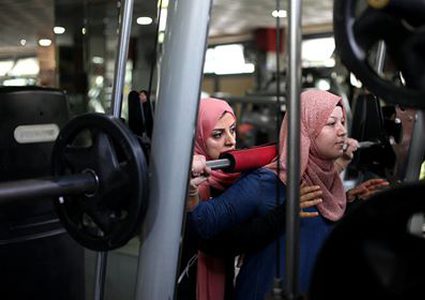 مدربة كمال الأجسام الفلسطينية شيرين العيلة 33 عاما الأولى في قطاع غزة