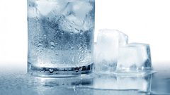 ما هي خطورة شرب الماء البارد؟