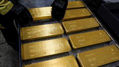 الذهب يبلغ مستوى تاريخيا في ظل هبوط الدولار