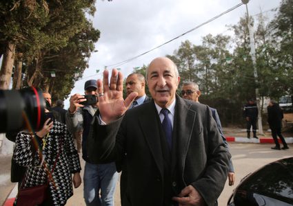 الرئيس الجزائري: تأمين خاص لأكثر من 260 ألف عامل في الصحة