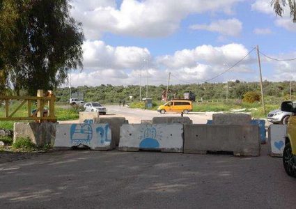 جنين: الاحتلال يضع مكعبات إسمنتية على مدخل قرية ظهر العبد في يعبد