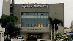 بلدية الطيبة تعقد جلسة طارئة لمناقشة سبل مواجهة كورونا