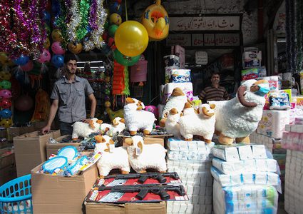 أسواق غزة تشهد ركوداً غير مسبوق عشية عيد الأضحى