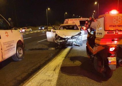 إصابة خطيرة لطفلة بحادث سير في بلدة العزيز