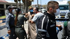 شرطة الاحتلال تعتقل إمام مسجد حسن بيك في يافا