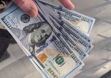 الدولار يهوي وسط توقعات بتساهل أكبر للمركزي الأمريكي