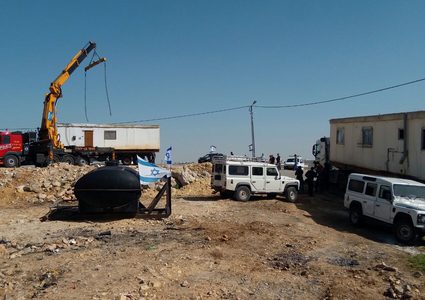 نصب بيوتا متنقلة في أراضي قرية كيسان شرق بيت لحم