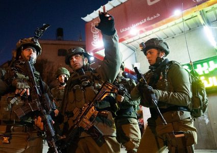 قوات الاحتلال تستولي على شاحنة ومركبة نضح في دير بلوط