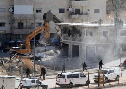 الاحتلال يجرف 14 دونما في العيسوية