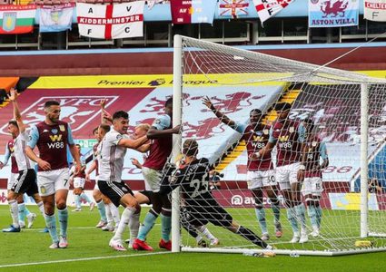 بورنموث ... عين الصقر سبب هبوطنا