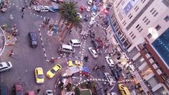 أسواق نابلس تعج بالمارة وحركة شرائية تكاد تكون معدومة