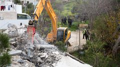 الخليل: الاحتلال يهدم أساسات منزل قيد الإنشاء في بلدة بيت عوا