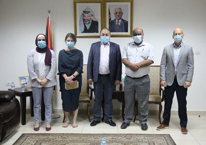 محافظ نابلس يلتقي مديرة العمليات للأونروا في فلسطين