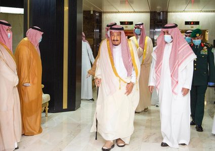 السعودية: الملك سلمان يغادر المستشفى بعد تعافيه من المرض
