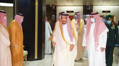 السعودية: الملك سلمان يغادر المستشفى بعد تعافيه من المرض