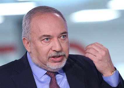 ليبرمان يدعو لبذل الجهود لمنع وقوع حرب أهلية في "إسرائيل"