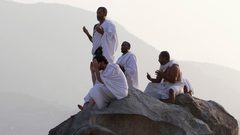 اليوم...حجاج بيت الله يؤدون شعيرة الوقوف بعرفة