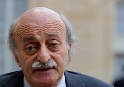 جنبلاط يطالب بتغيير رئيس الوزراء اللبناني