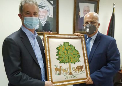 عريقات وكونلن يجددان التأكيد على رفض مخطط الضم