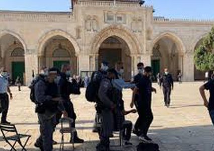 في يوم عرفة... اقتحامات جماعية للأقصى والاحتلال يعتقل 6 مرابطين