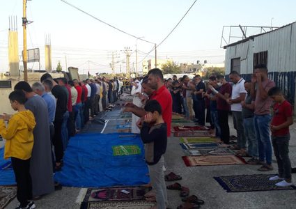 الاحتلال يمنع المواطنيين من اقامة صلاة العيد فوق اراضيهم في حارس