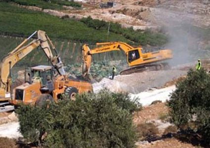 طوباس: قوات الاحتلال تعيق العمل بتمديد خط مياه قرب عاطوف