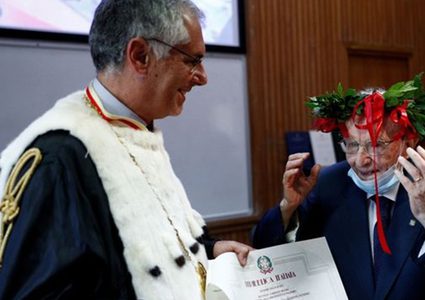 إيطاليا.. تخرج الطالب الأكبر سنا في تاريخ البلاد